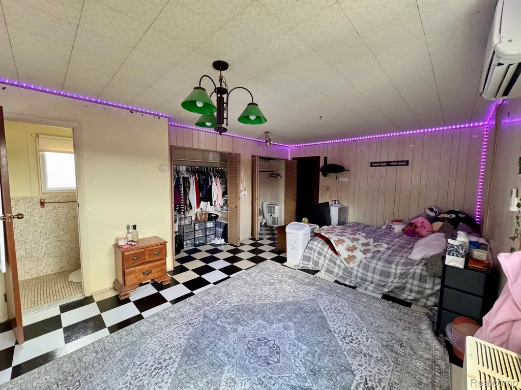 21218 Benjamin Street St. Clair Shores City MI 48081