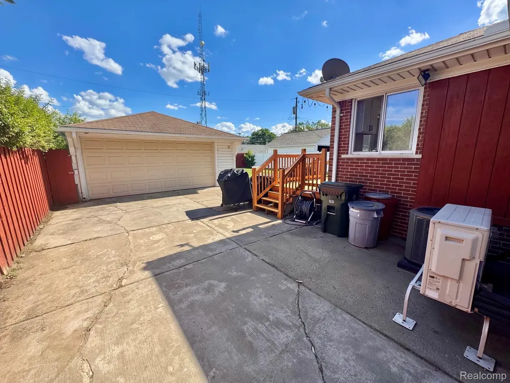 21218 Benjamin Street St. Clair Shores City MI 48081