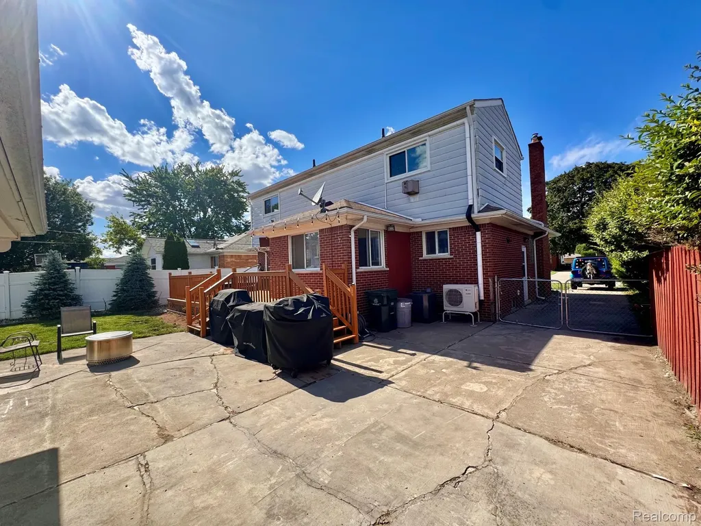 21218 Benjamin Street St. Clair Shores City MI 48081