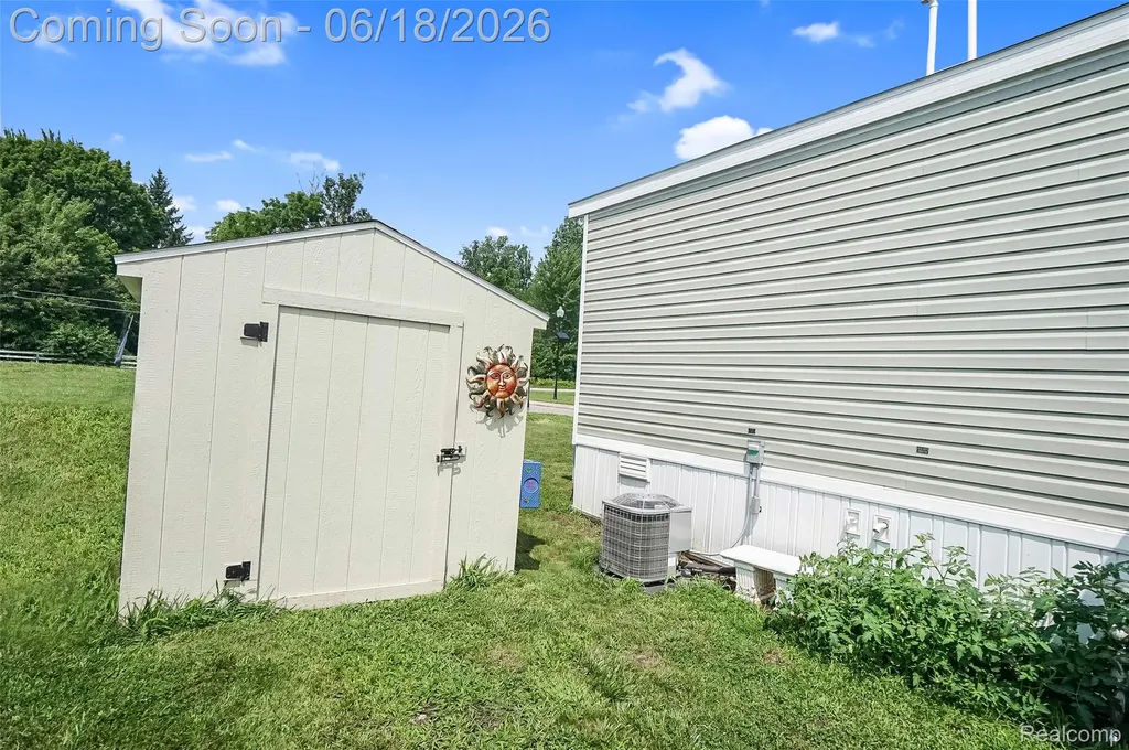 56 Arizona Van Buren Charter Township MI 48111