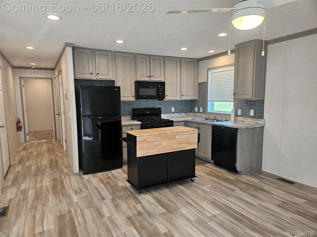 56 Arizona Van Buren Charter Township MI 48111