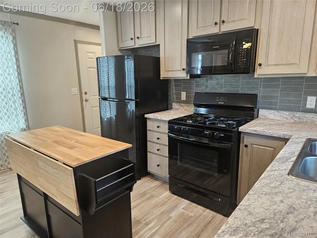 56 Arizona Van Buren Charter Township MI 48111