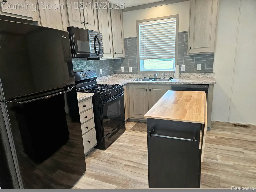 56 Arizona Van Buren Charter Township MI 48111