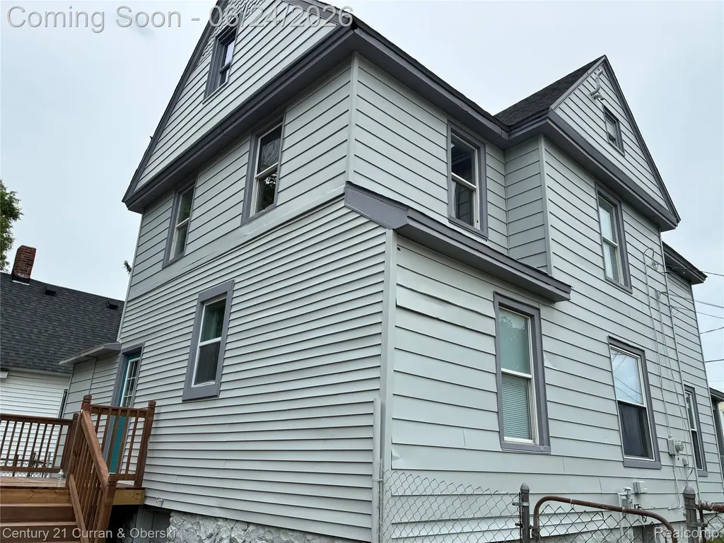 124 Henry Clay Avenue Pontiac City MI 48341