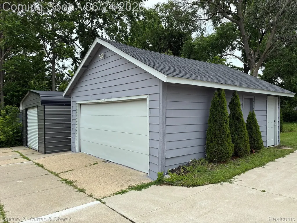 124 Henry Clay Avenue Pontiac City MI 48341