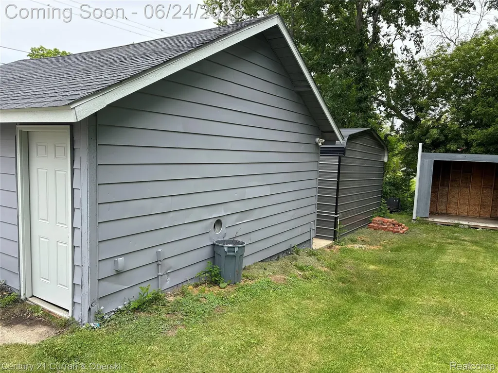 124 Henry Clay Avenue Pontiac City MI 48341