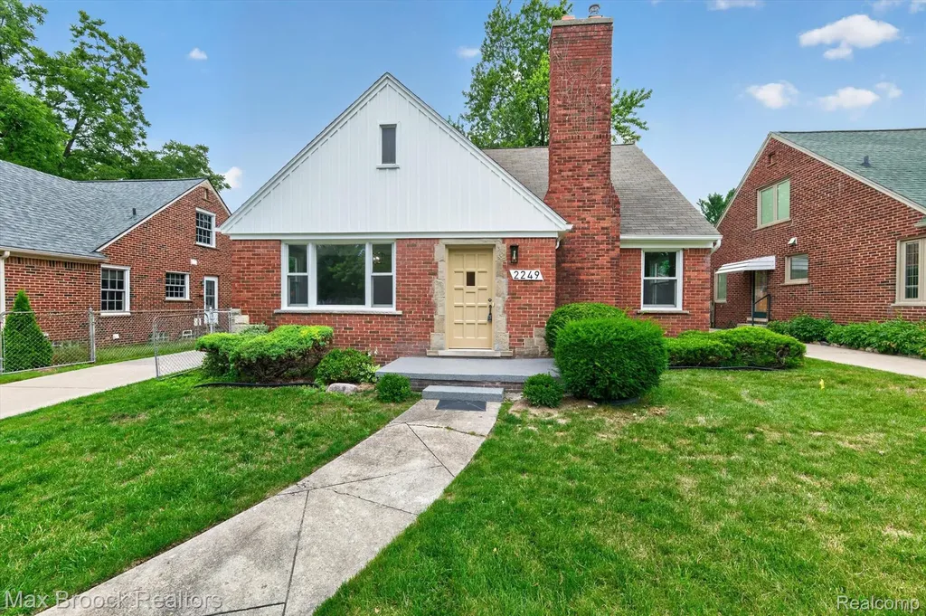 2249 Benjamin Avenue Royal Oak City MI 48073