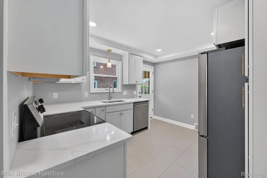 2249 Benjamin Avenue Royal Oak City MI 48073