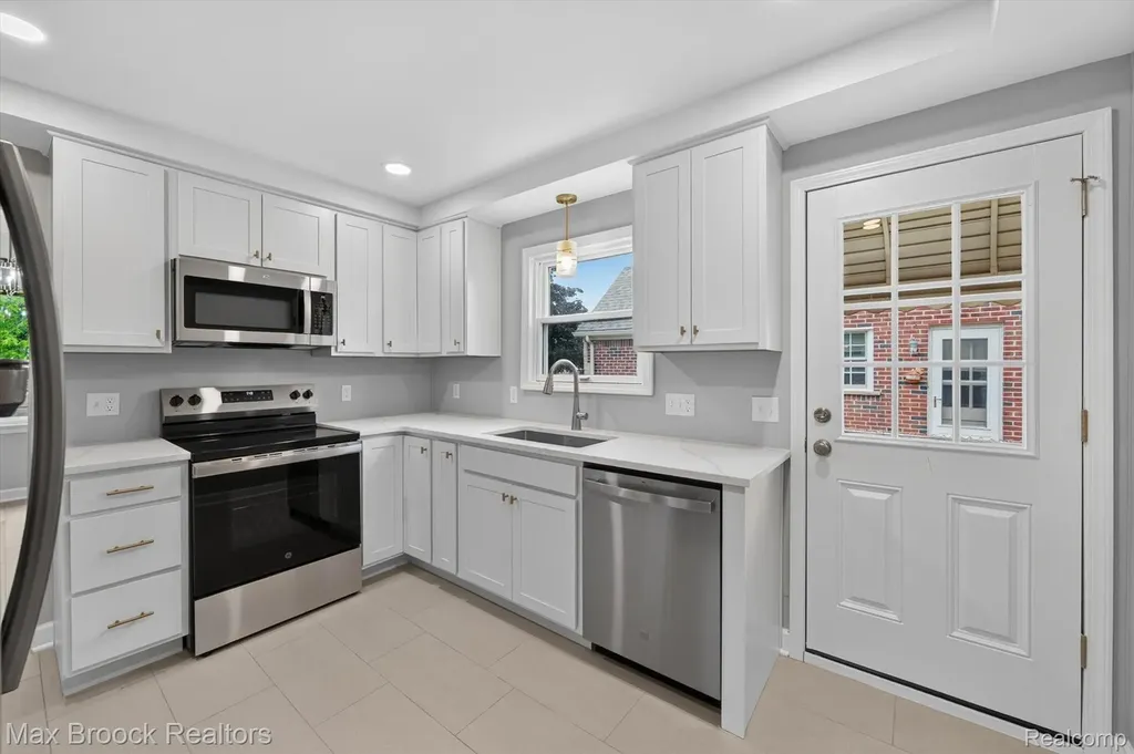 2249 Benjamin Avenue Royal Oak City MI 48073