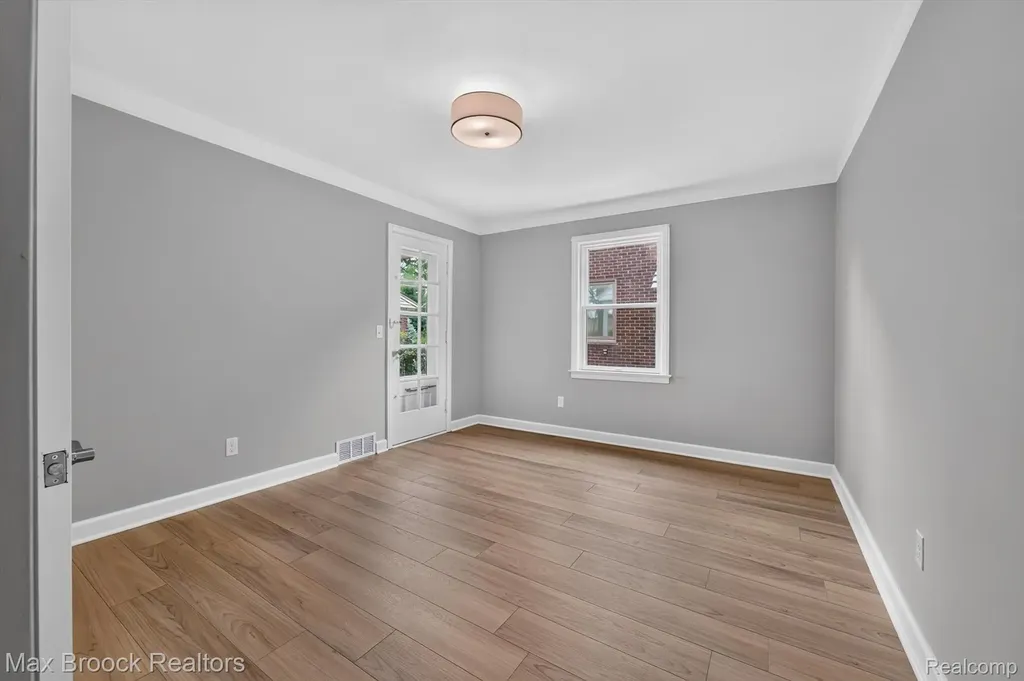 2249 Benjamin Avenue Royal Oak City MI 48073