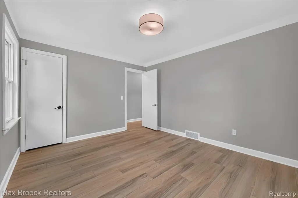 2249 Benjamin Avenue Royal Oak City MI 48073