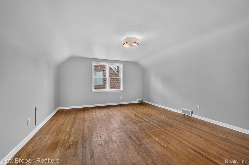 2249 Benjamin Avenue Royal Oak City MI 48073