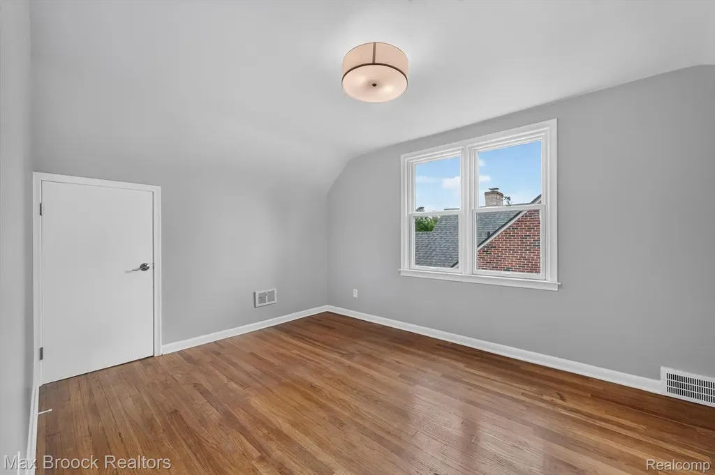 2249 Benjamin Avenue Royal Oak City MI 48073
