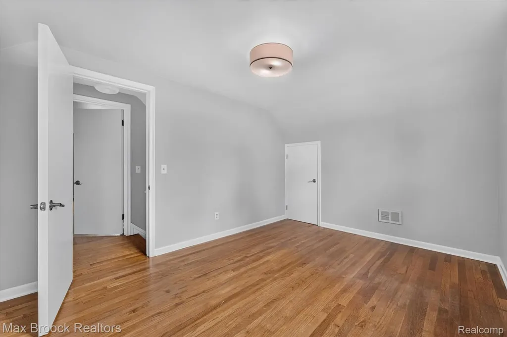 2249 Benjamin Avenue Royal Oak City MI 48073