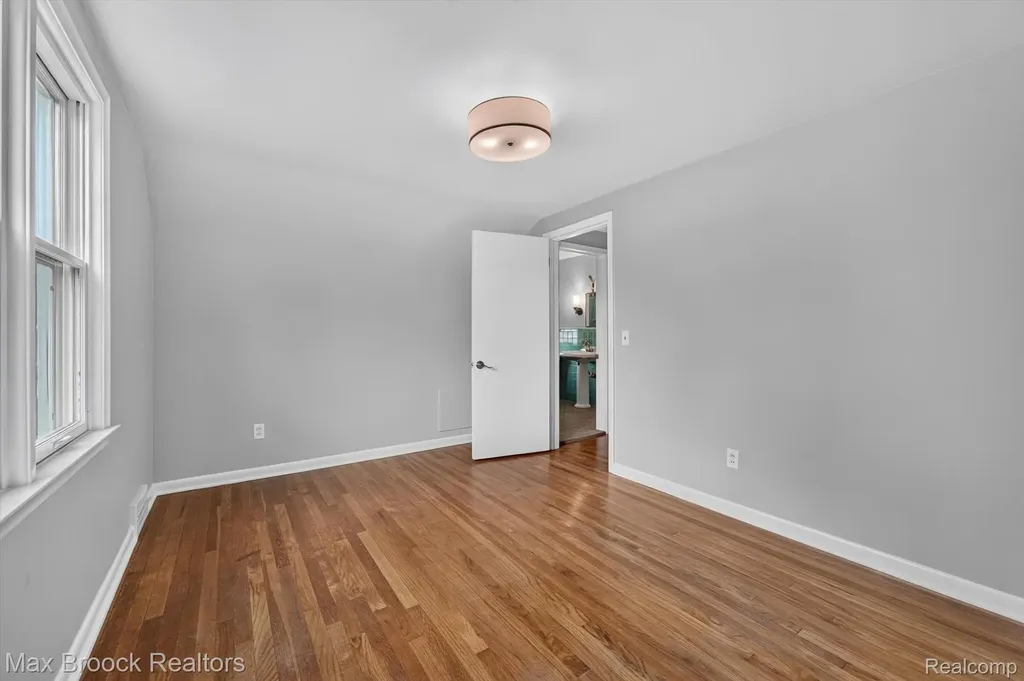 2249 Benjamin Avenue Royal Oak City MI 48073