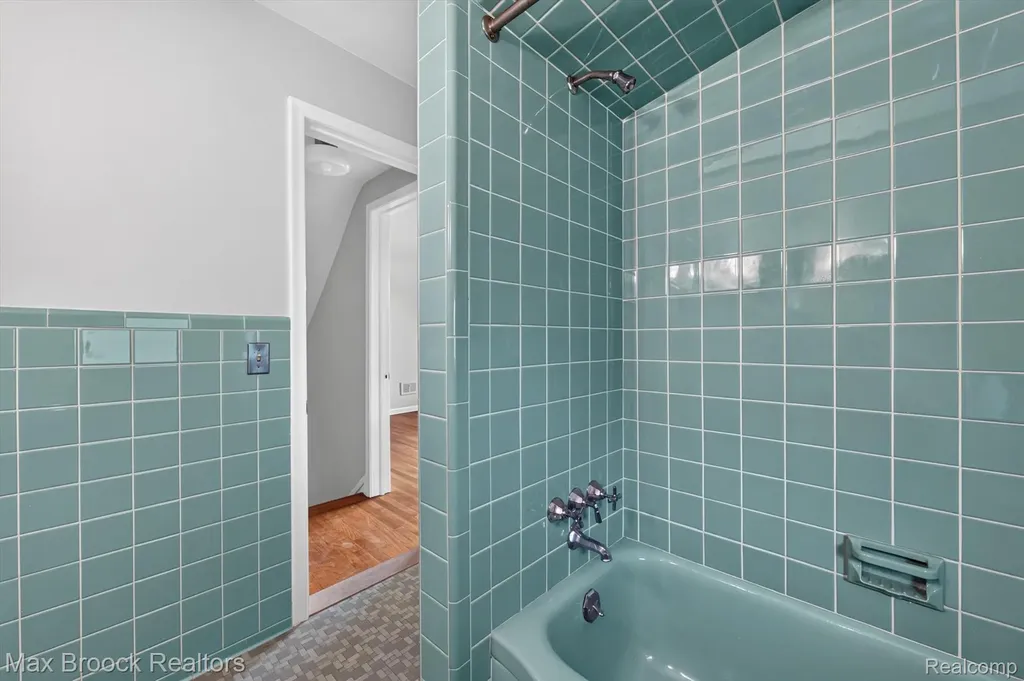 2249 Benjamin Avenue Royal Oak City MI 48073