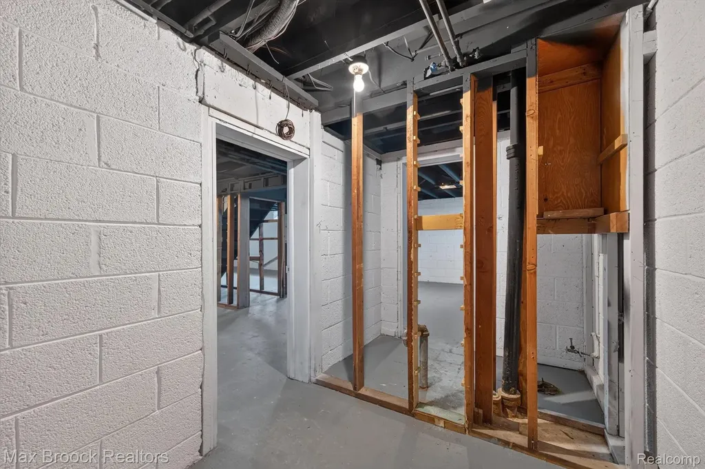 2249 Benjamin Avenue Royal Oak City MI 48073