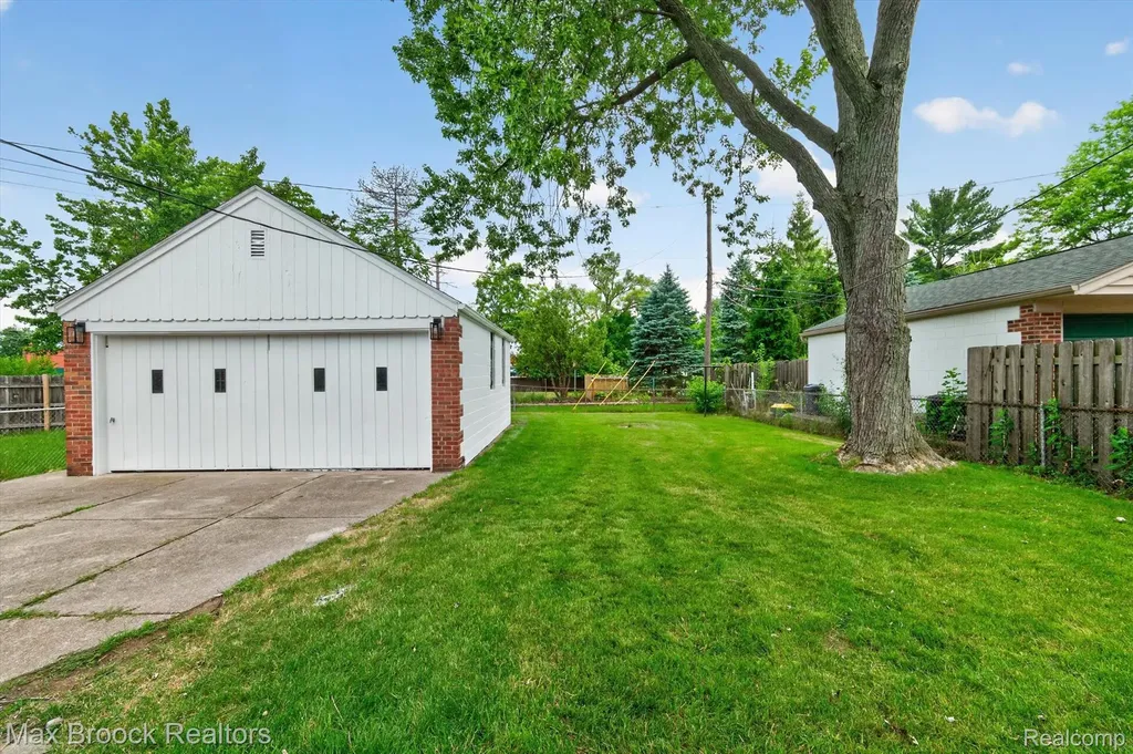 2249 Benjamin Avenue Royal Oak City MI 48073