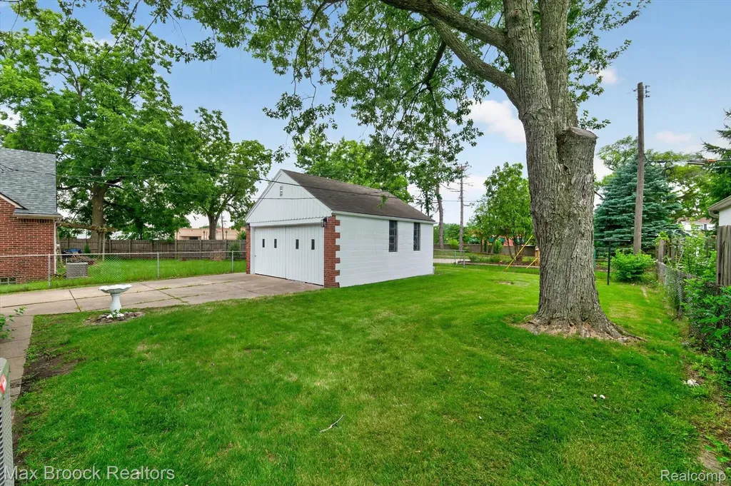 2249 Benjamin Avenue Royal Oak City MI 48073