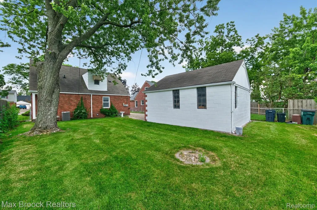 2249 Benjamin Avenue Royal Oak City MI 48073