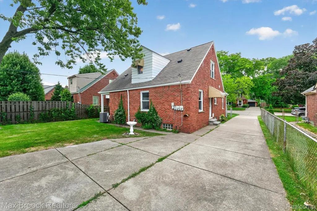 2249 Benjamin Avenue Royal Oak City MI 48073