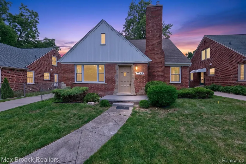 2249 Benjamin Avenue Royal Oak City MI 48073