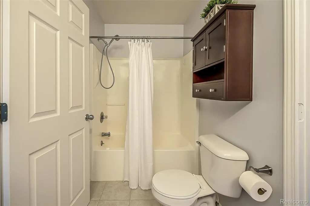 1012 Paddock Lane South Lyon City MI 48178