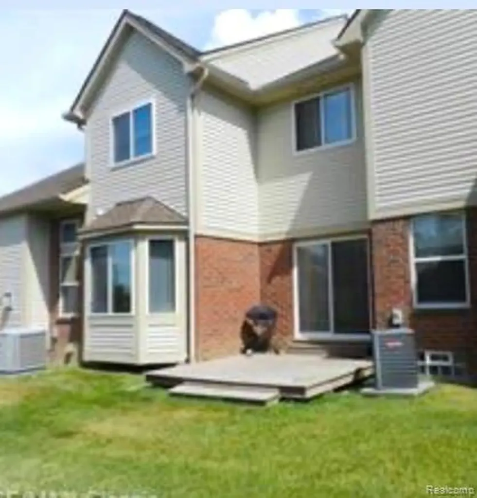 1012 Paddock Lane South Lyon City MI 48178