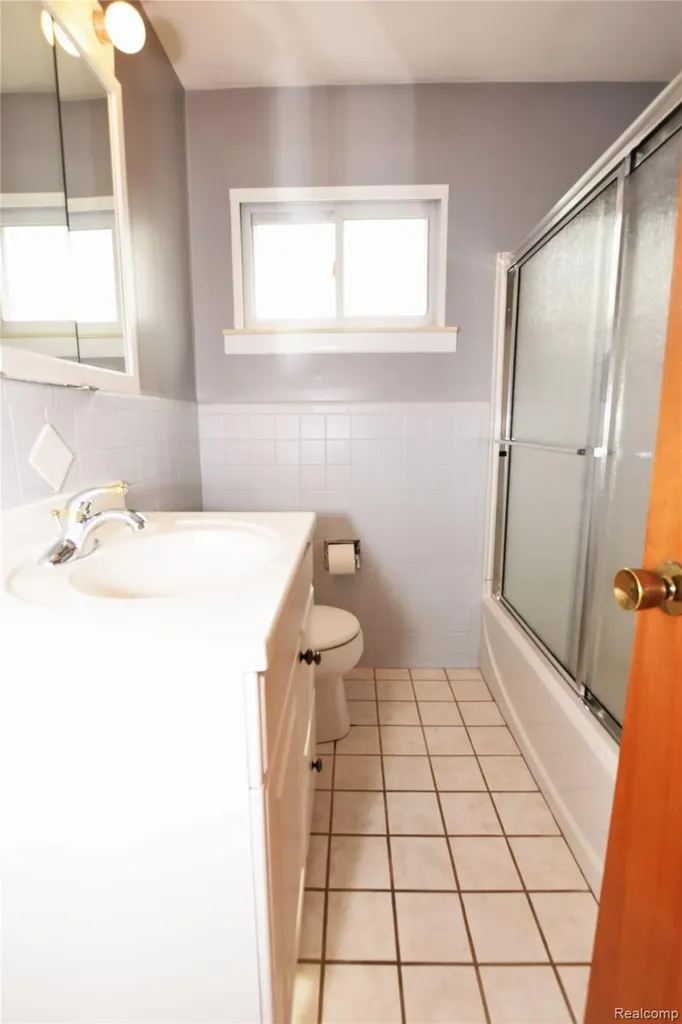 2482 Anderson Road Saginaw Charter Township MI 48603