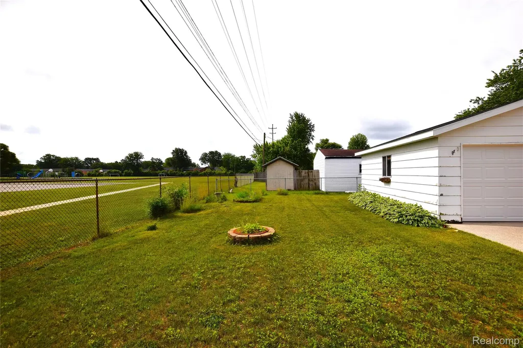 2482 Anderson Road Saginaw Charter Township MI 48603
