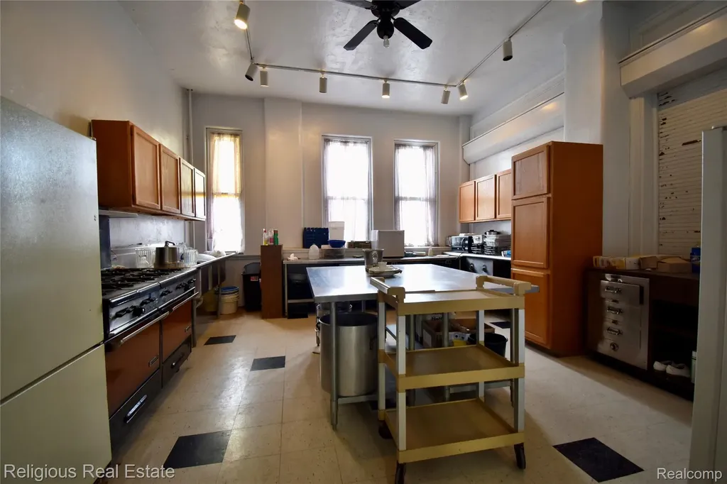 2900 Gratiot Avenue Detroit City MI 48207