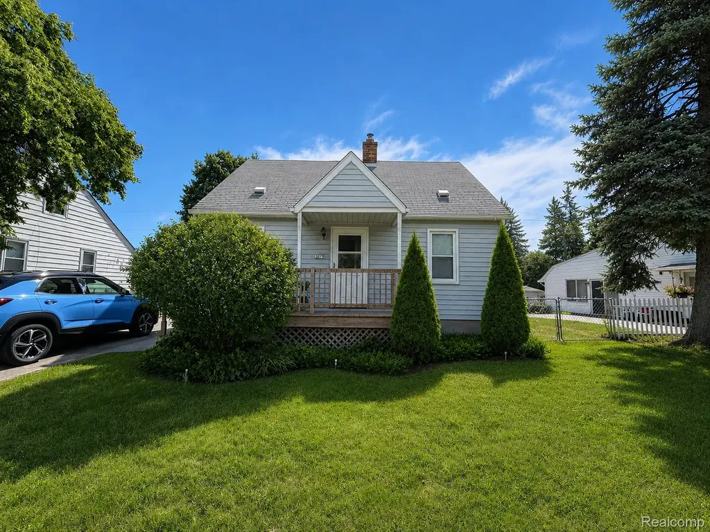 22058 Tuscany Avenue Eastpointe City MI 48021
