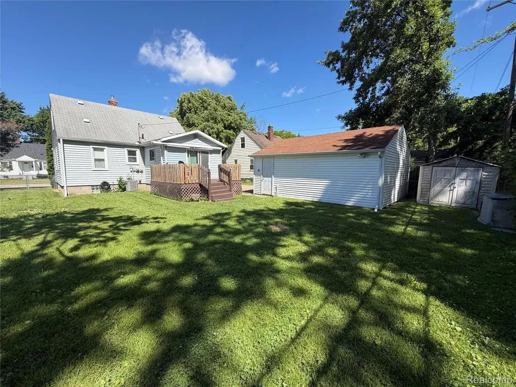 22058 Tuscany Avenue Eastpointe City MI 48021