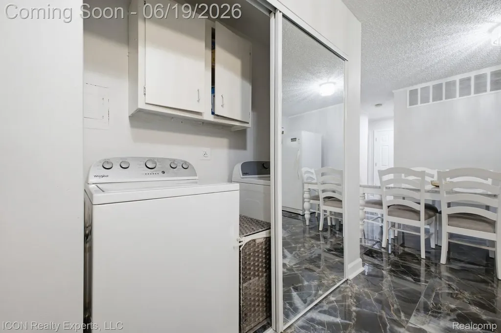 22020 Jerome Street Oak Park City MI 48237