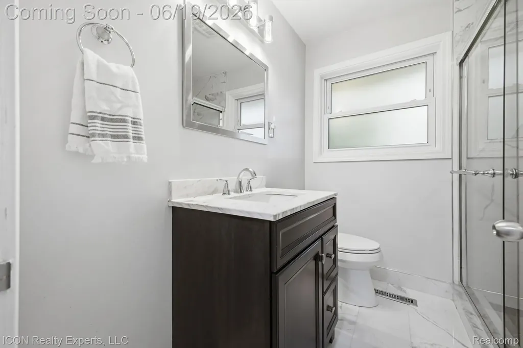 22020 Jerome Street Oak Park City MI 48237
