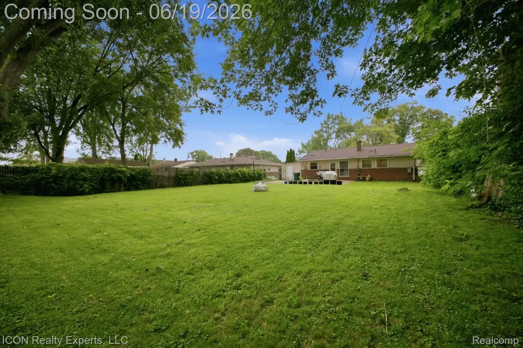 22020 Jerome Street Oak Park City MI 48237