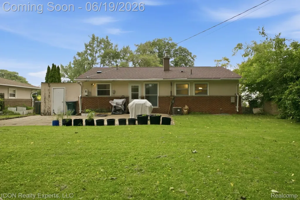 22020 Jerome Street Oak Park City MI 48237