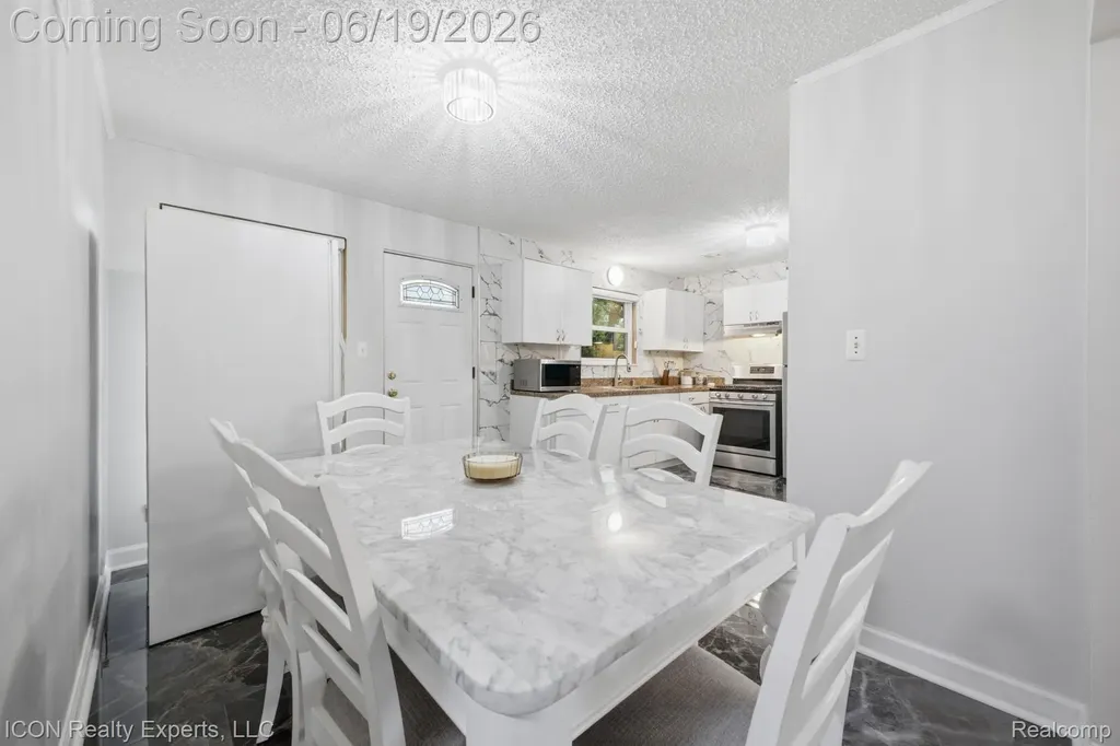 22020 Jerome Street Oak Park City MI 48237