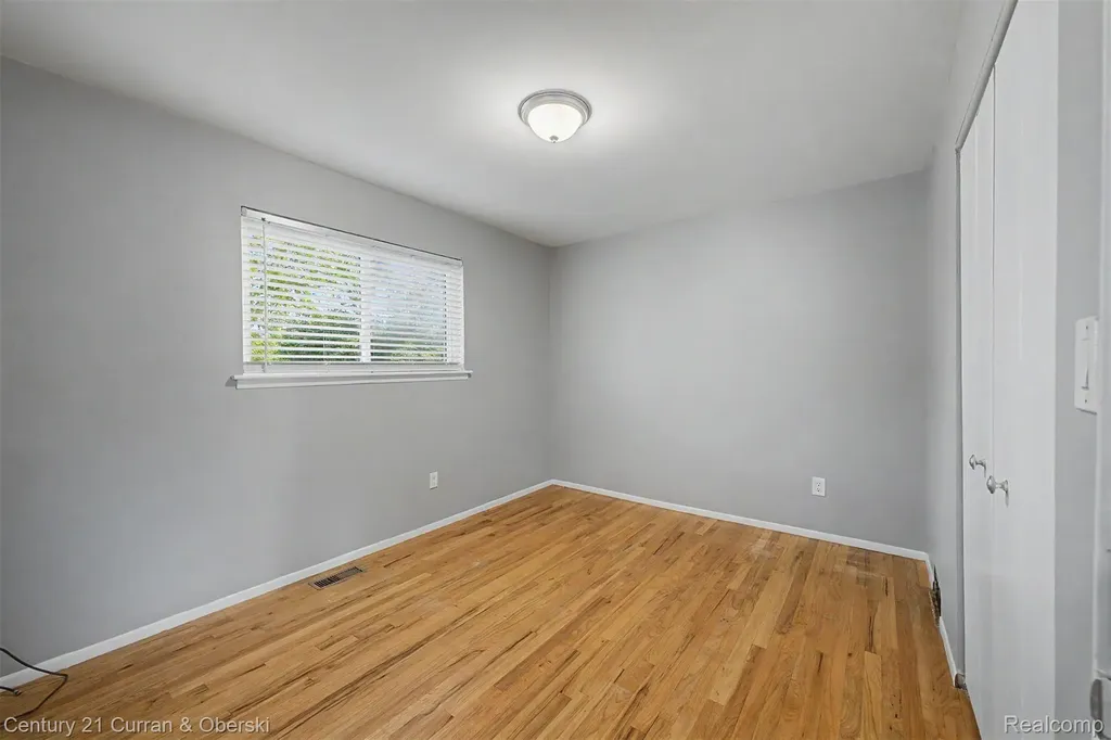29192 James Street Garden City City MI 48135