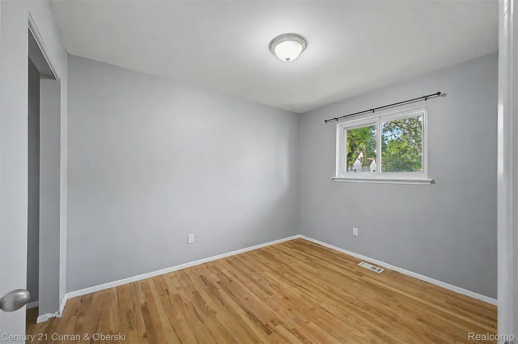 29192 James Street Garden City City MI 48135