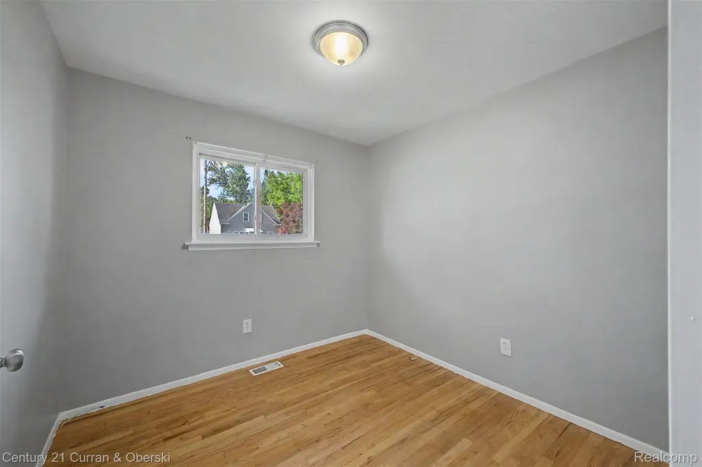 29192 James Street Garden City City MI 48135