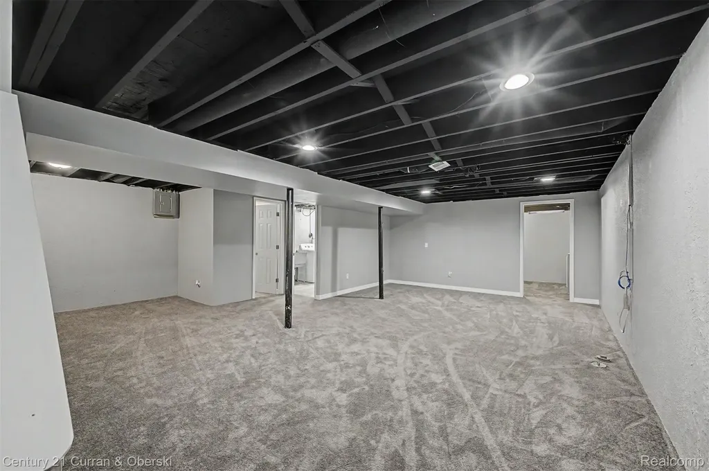 29192 James Street Garden City City MI 48135