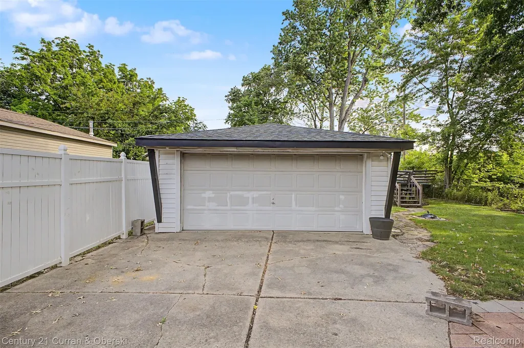 29192 James Street Garden City City MI 48135