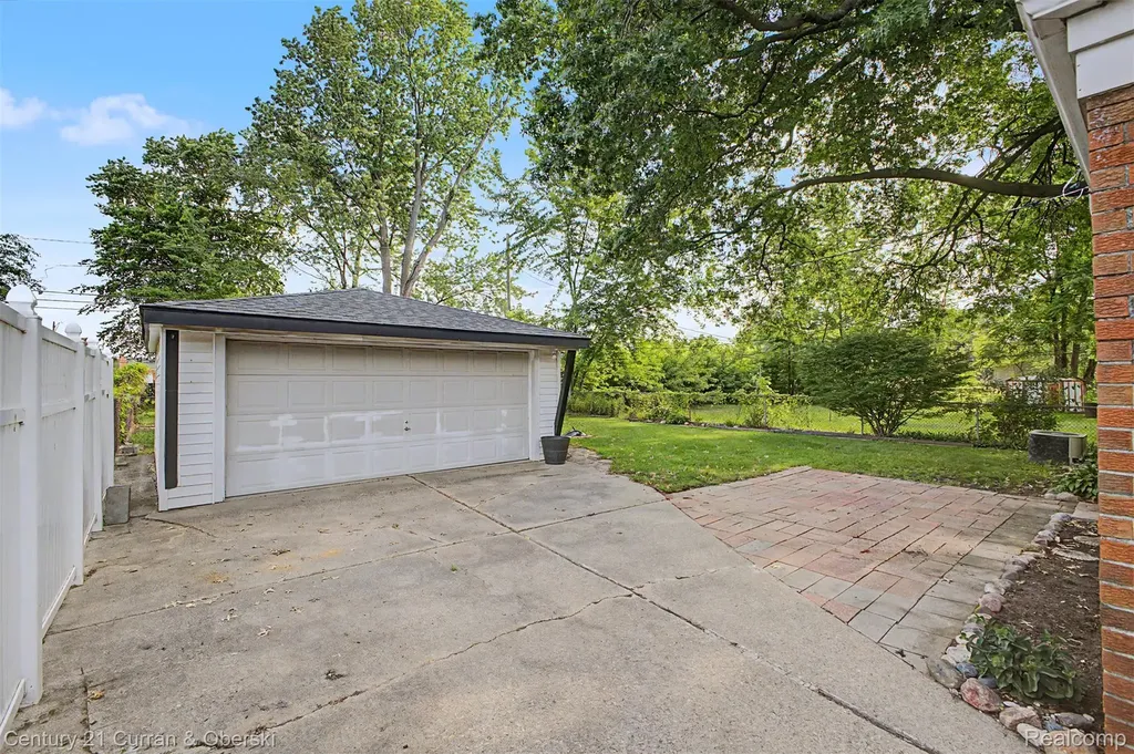 29192 James Street Garden City City MI 48135