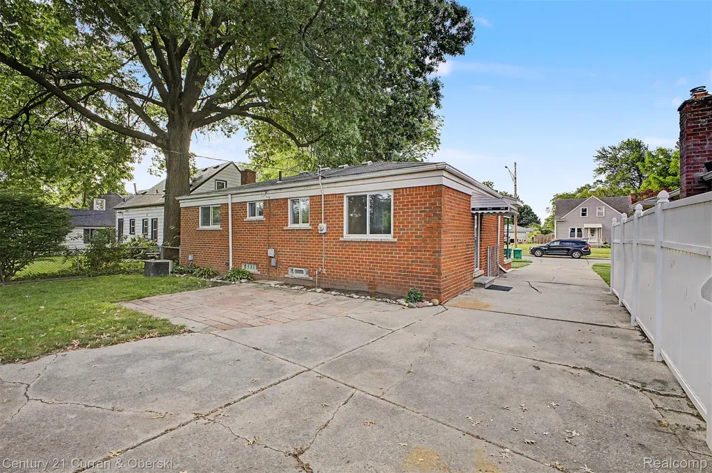 29192 James Street Garden City City MI 48135
