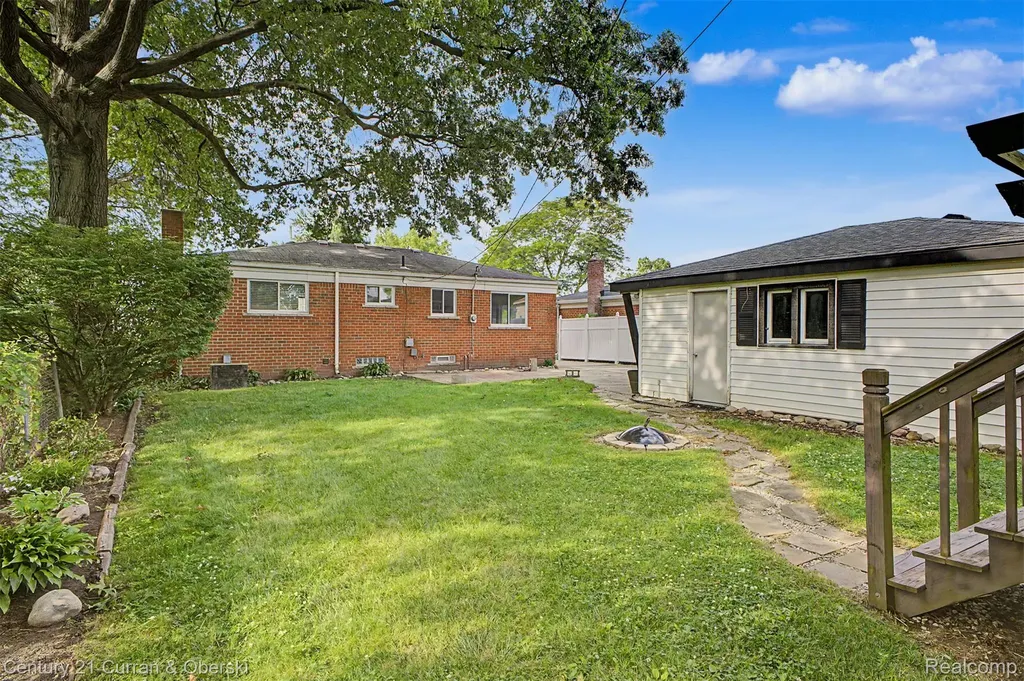 29192 James Street Garden City City MI 48135