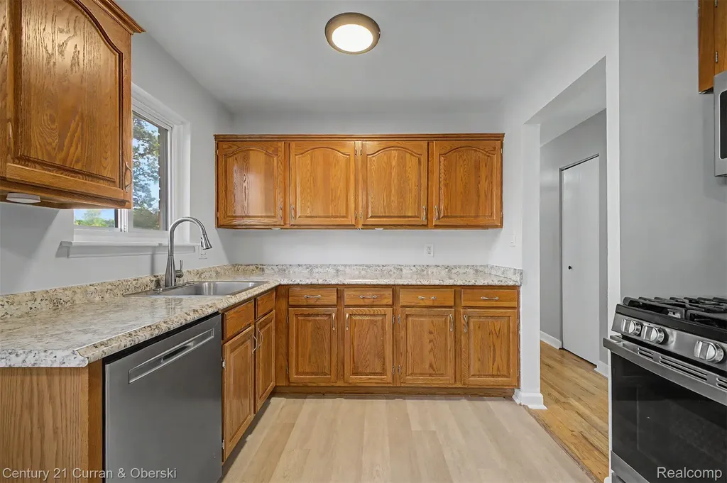 29192 James Street Garden City City MI 48135