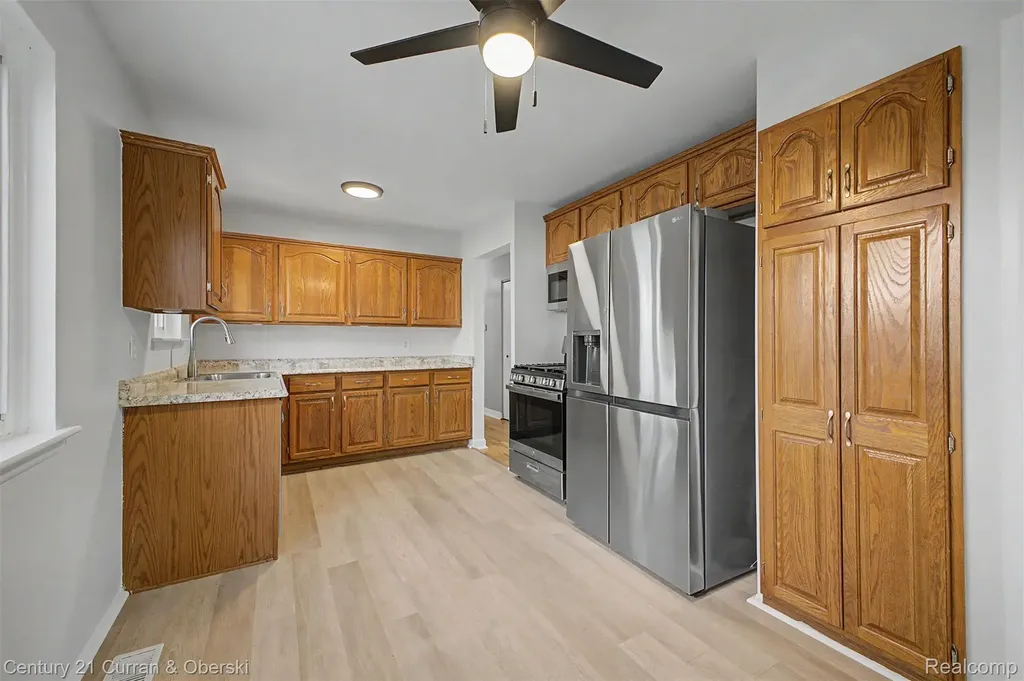 29192 James Street Garden City City MI 48135