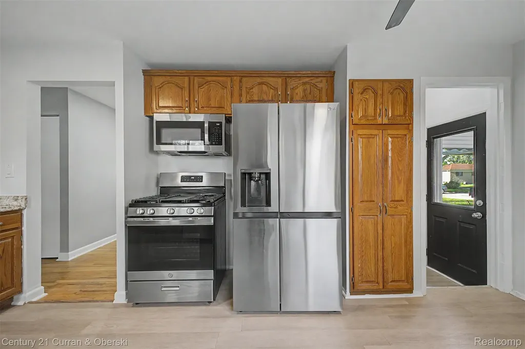 29192 James Street Garden City City MI 48135