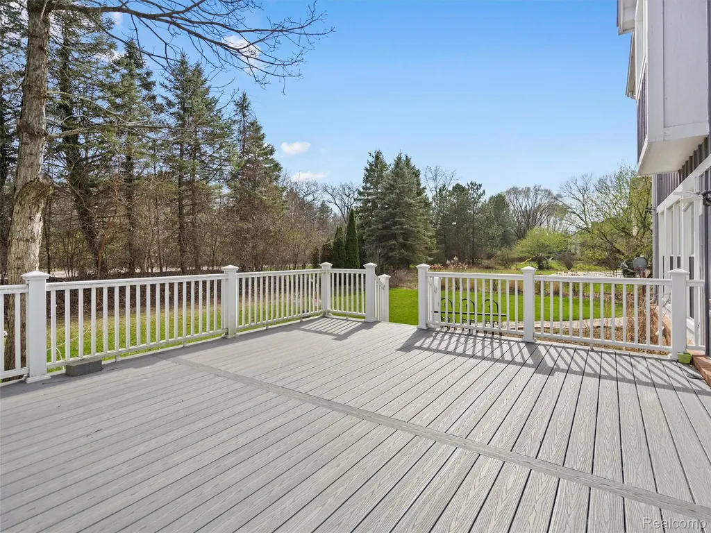 7359 Water Oaks West Bloomfield Charter Township MI 48324